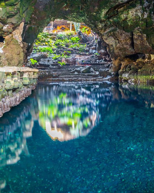 CESAR MANRIQUE & LANZAROTE'S GEMS